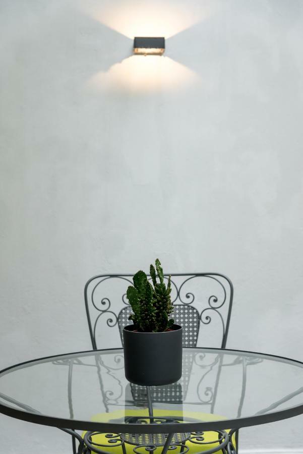 Central Cozy Studio With A Secret Garden أثينا المظهر الخارجي الصورة